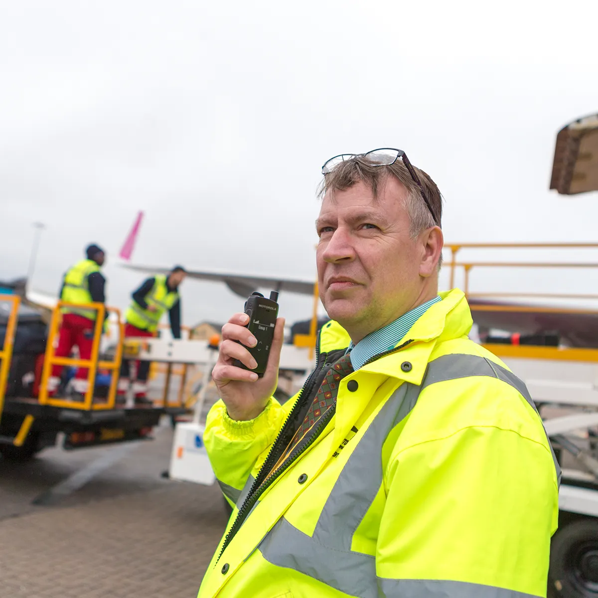 Airport Baggage Handler uses a Motorola Solutions DMR two-way radio to communicate with the airport control centre from the tarmac.